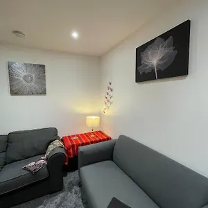  Apartment Lovely 2-bedroom Flat In Centre