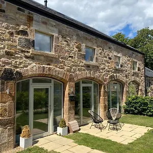  Holiday home Luxurious 3 Bedroom With 2 Parking Spaces