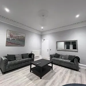  Apartment Lovely 4 Bedroom 2nd Floor Walk Up